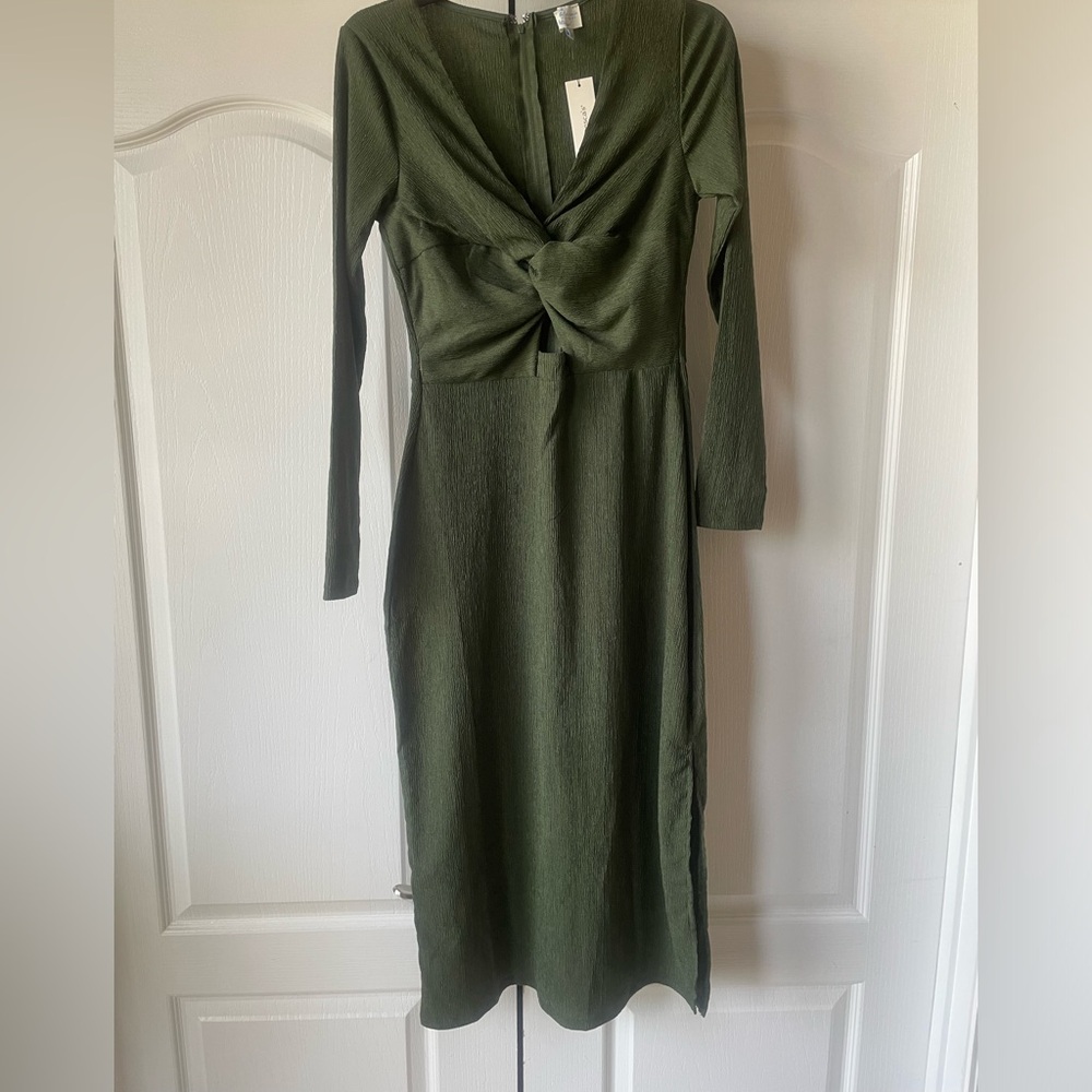 Long green dress with split